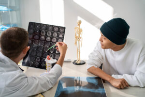 traumatic brain injury, doctor explains to patient the injury